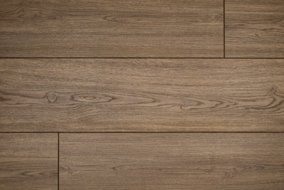 Замковый ламинат 100% натуральный, состоит из осины и березы 50/50, толщина 8 мм., водостойкий (72 часа защиты от воды), 34 класс износостойкости/AC6, ударопрочный. Структура N натуральные поры